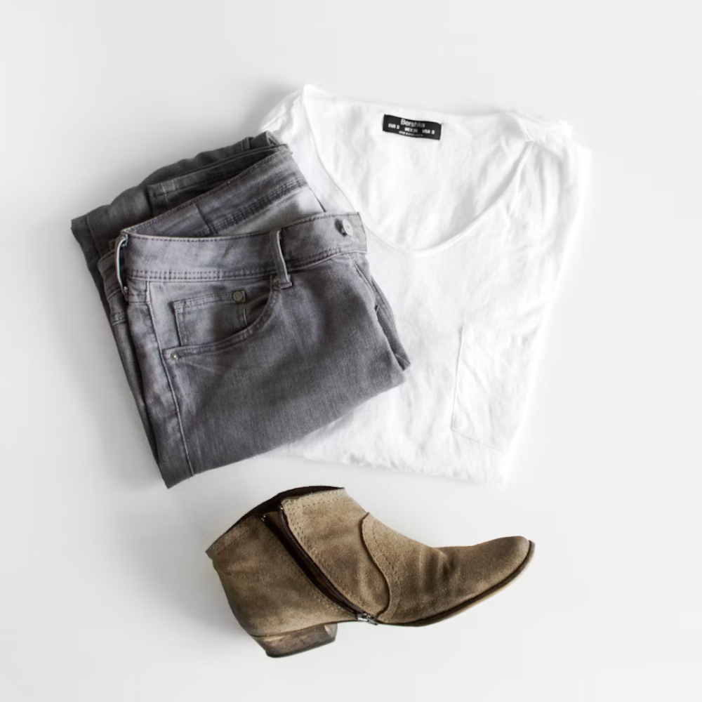 Classic Everyday Outfit Set – White Tee, Grey Denim & Suede Ankle Boots